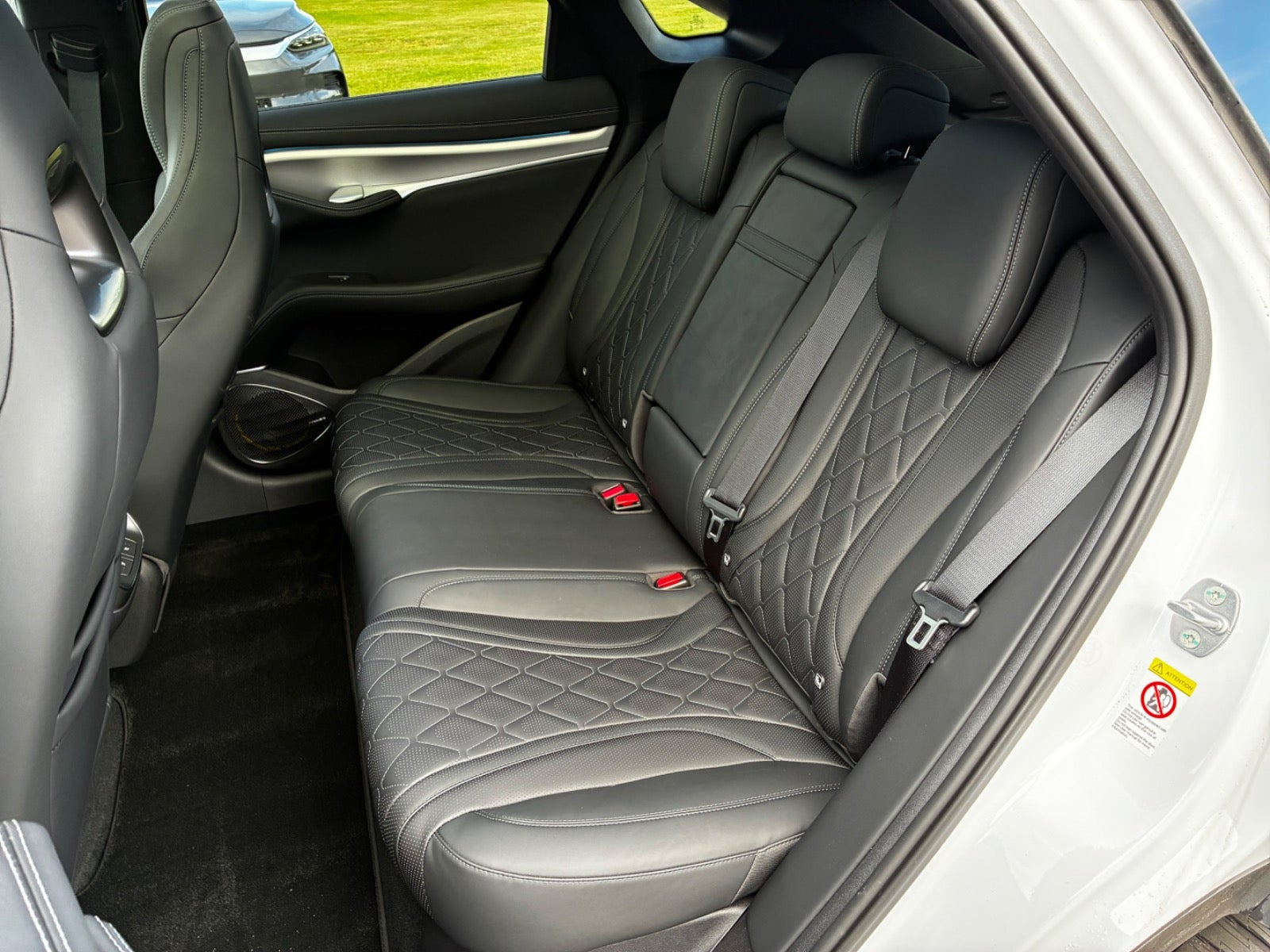 Hvid BYD Sealion 7 fra 2025