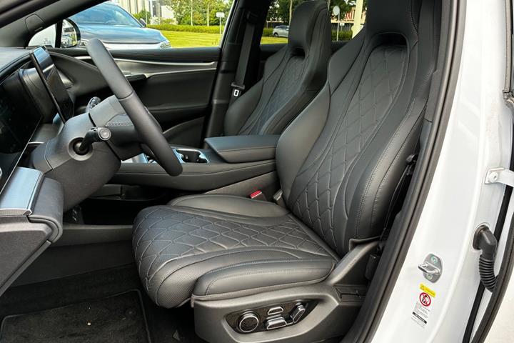 Hvid BYD Sealion 7 fra 2025