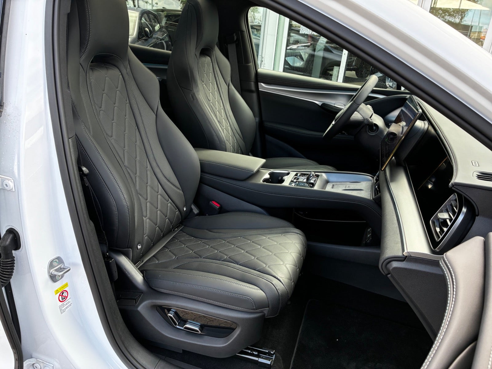 Hvid BYD Sealion 7 fra 2025