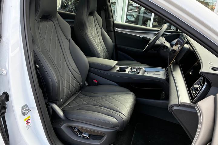 Hvid BYD Sealion 7 fra 2025