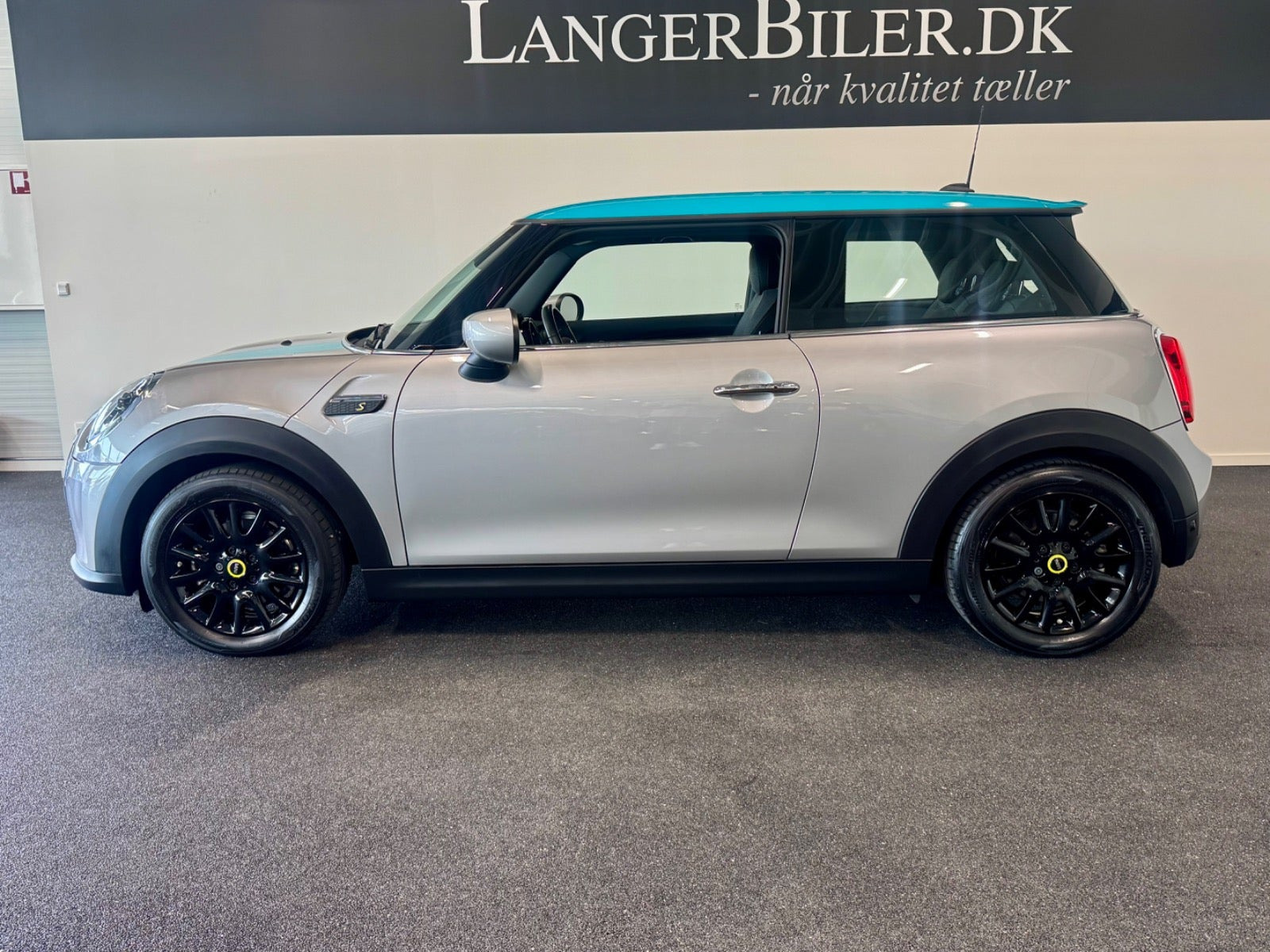 Sølv Mini Cooper SE fra 2023