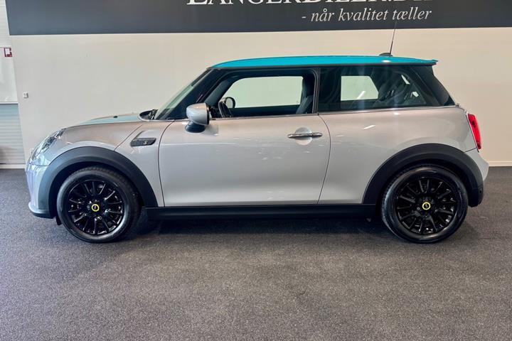 Sølv Mini Cooper SE fra 2023