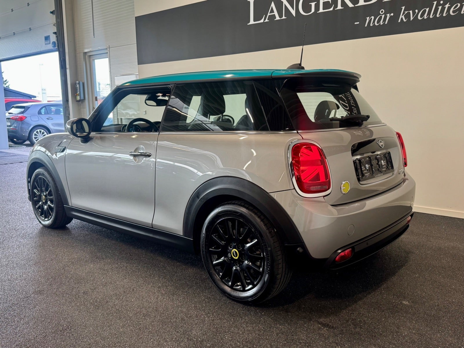 Sølv Mini Cooper SE fra 2023