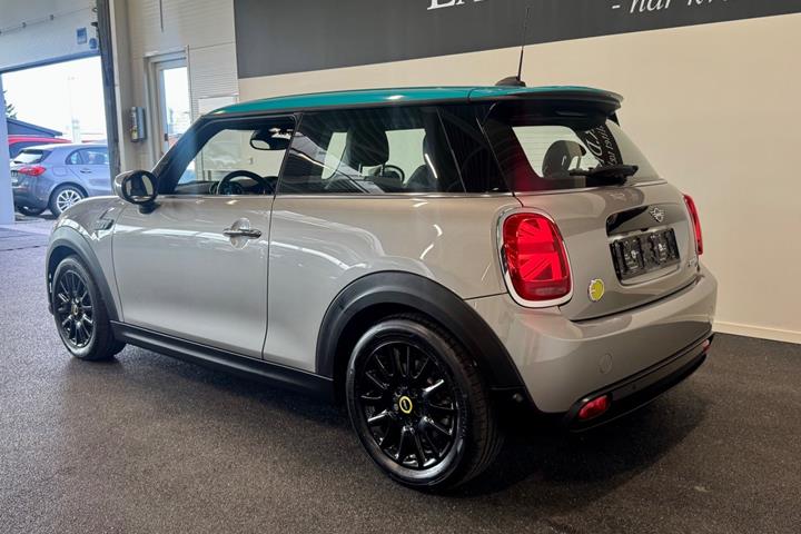 Sølv Mini Cooper SE fra 2023