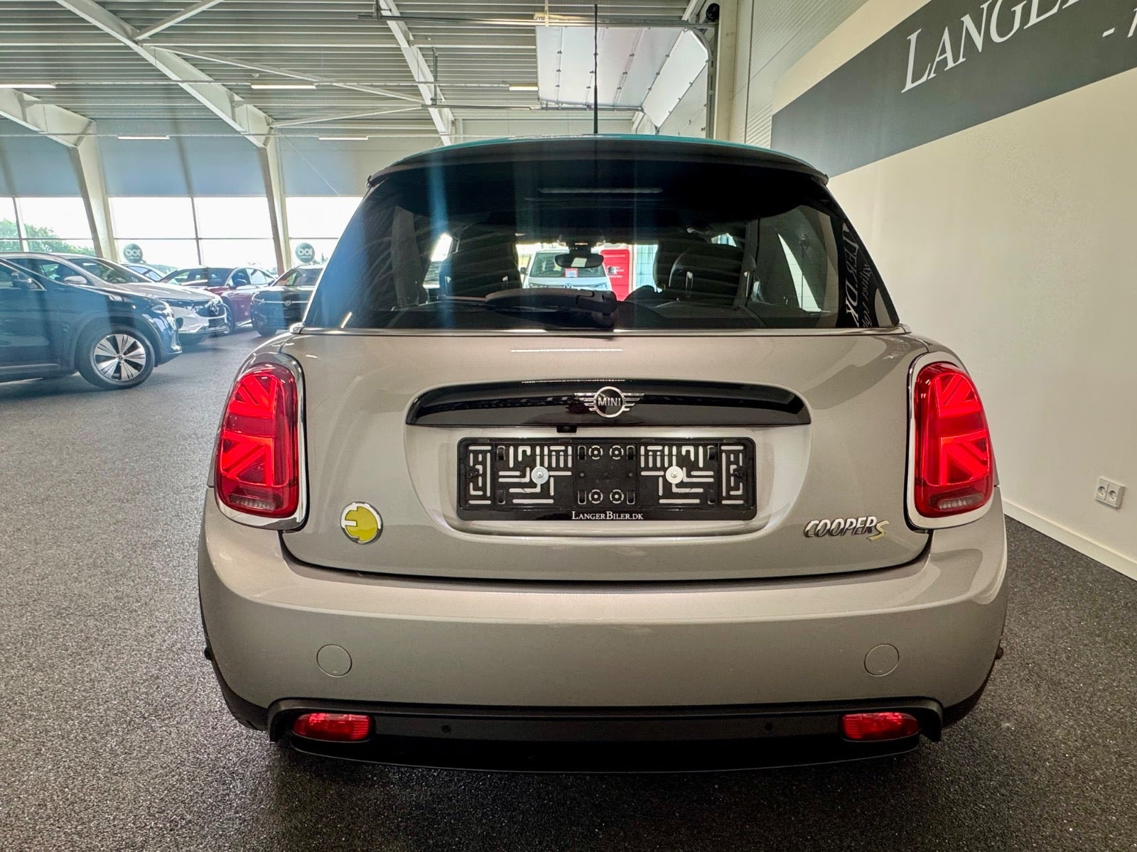 Sølv Mini Cooper SE fra 2023