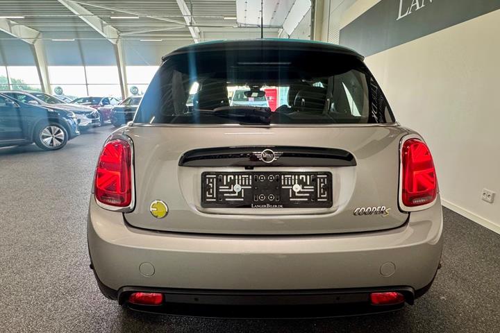 Sølv Mini Cooper SE fra 2023