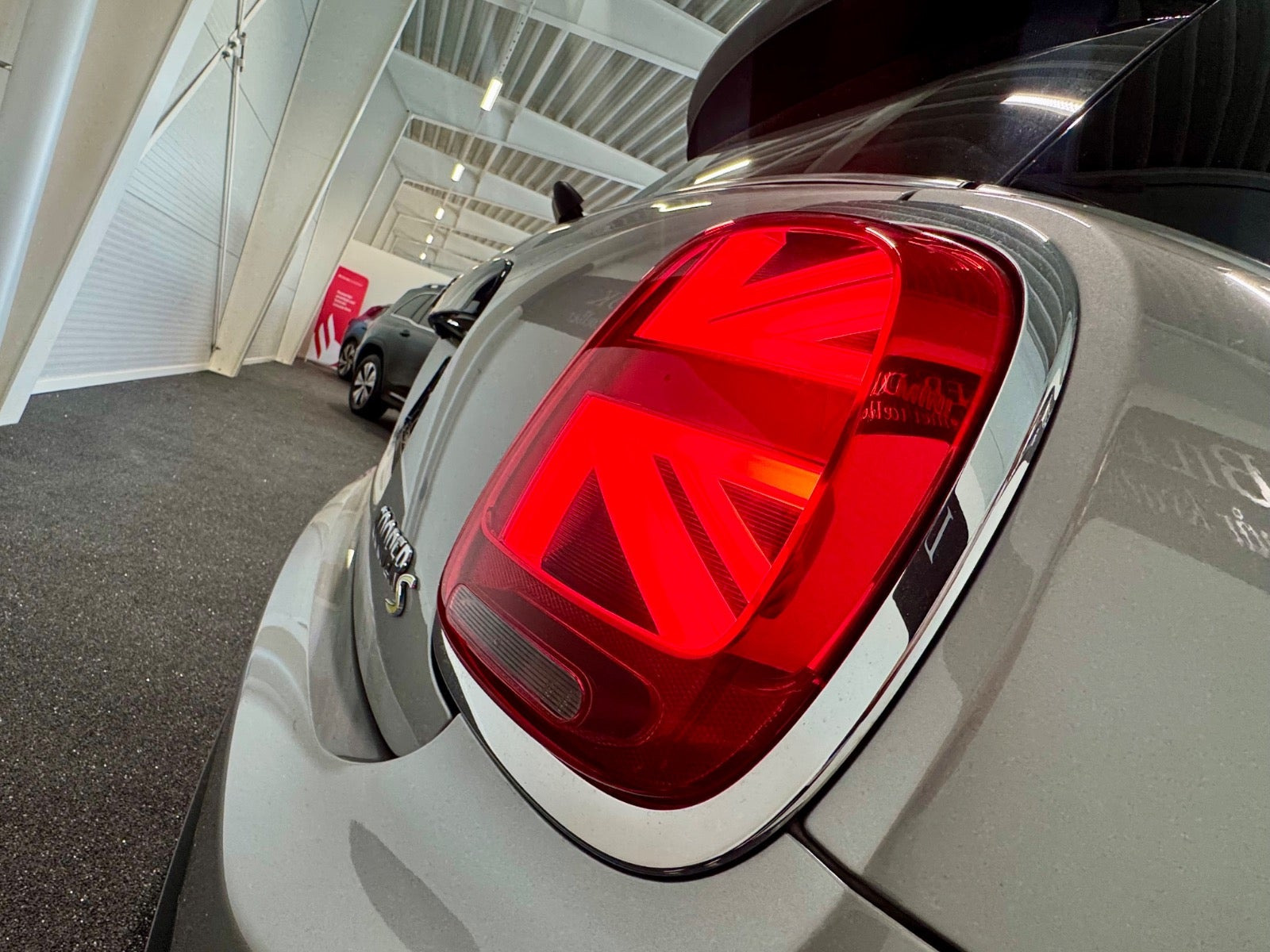 Sølv Mini Cooper SE fra 2023
