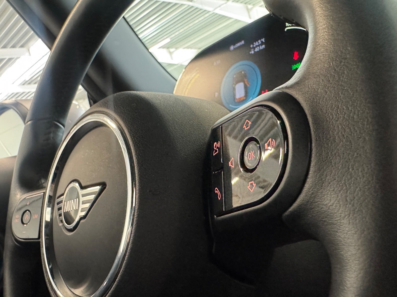 Sølv Mini Cooper SE fra 2023
