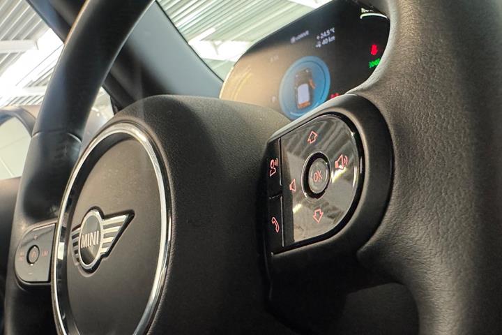 Sølv Mini Cooper SE fra 2023