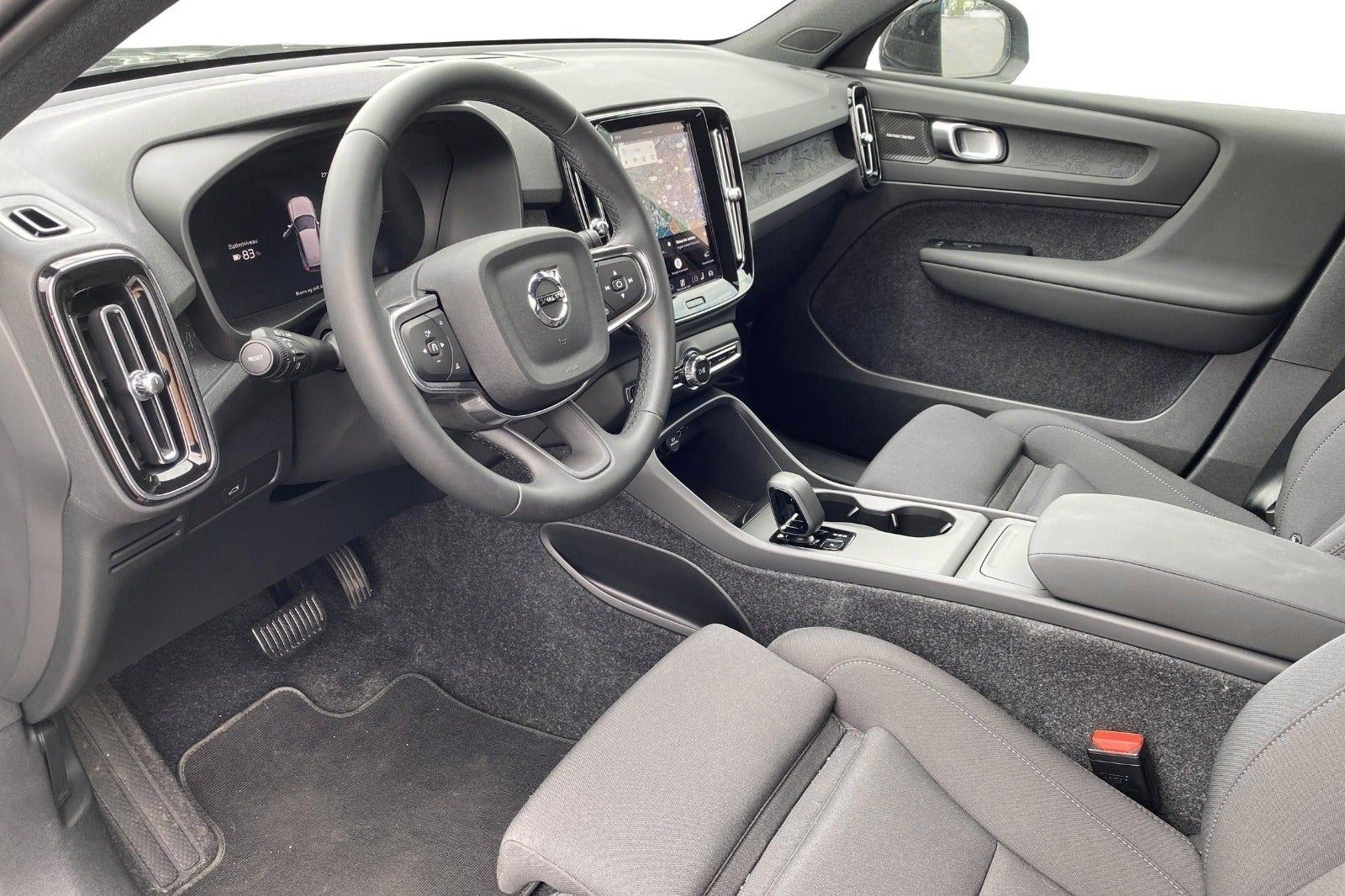 Blå Volvo EX40 fra 2024