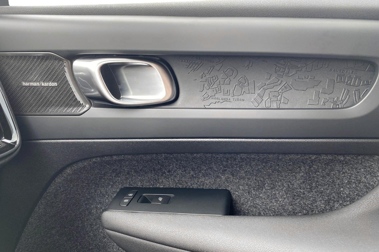 Blå Volvo EX40 fra 2024