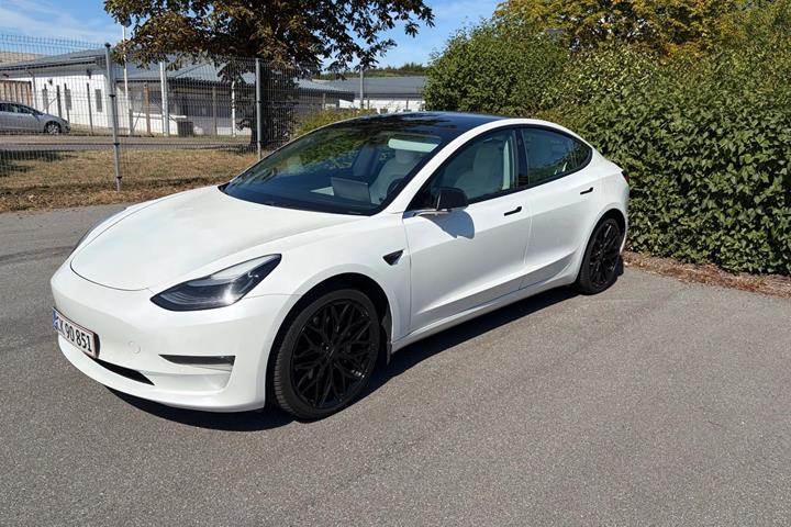 Hvid Tesla Model 3 fra 2019