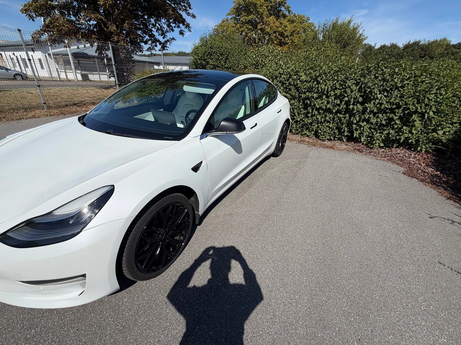 Hvid Tesla Model 3 fra 2019