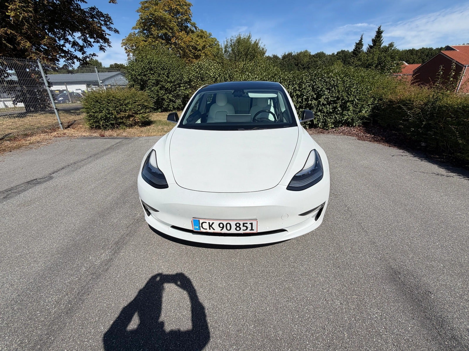 Hvid Tesla Model 3 fra 2019