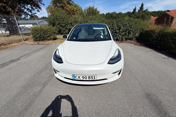 Hvid Tesla Model 3 fra 2019
