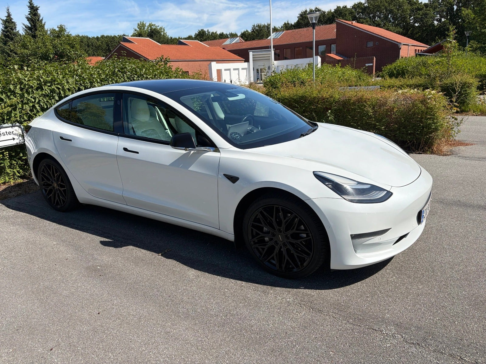 Hvid Tesla Model 3 fra 2019