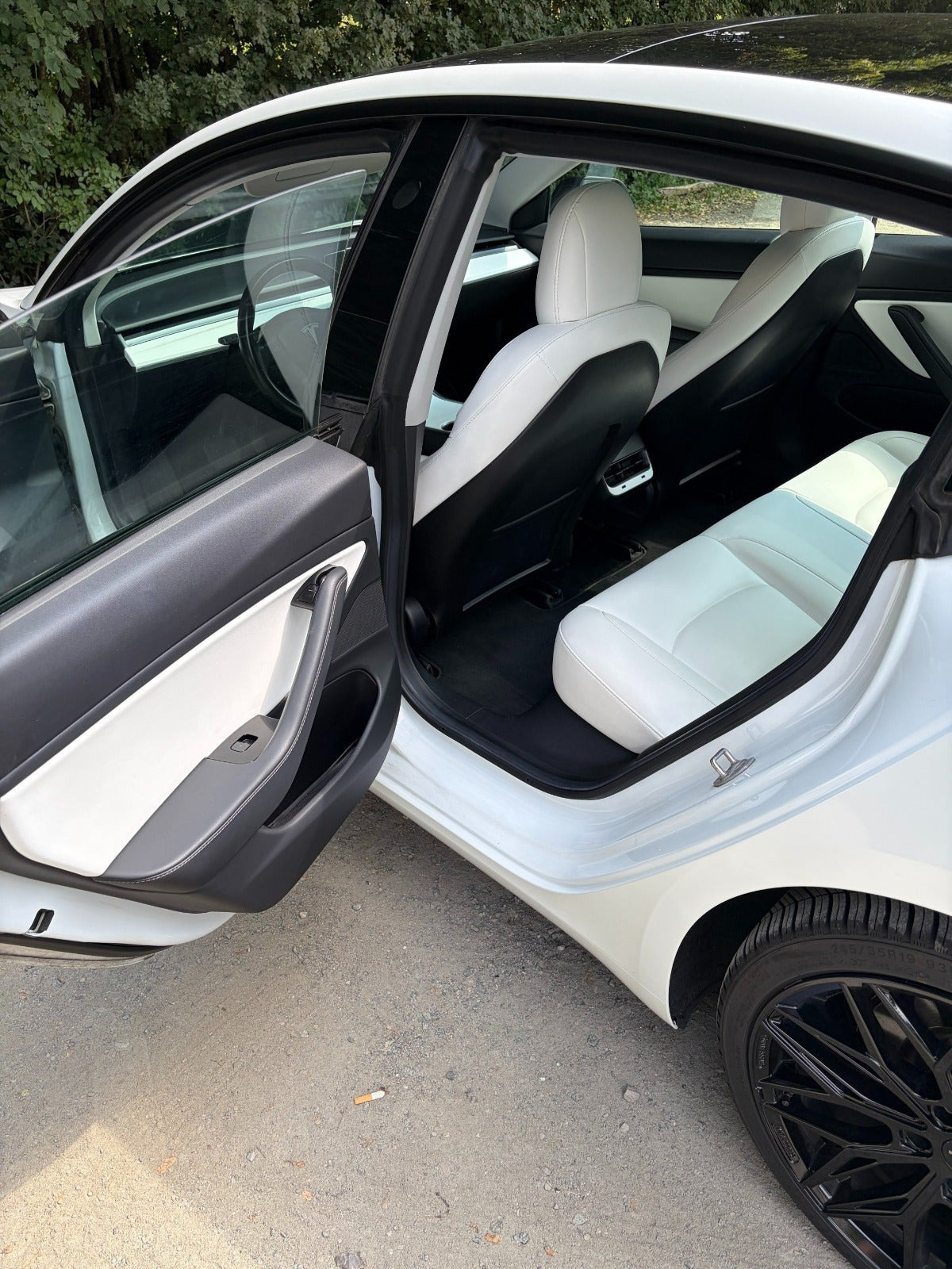 Hvid Tesla Model 3 fra 2019