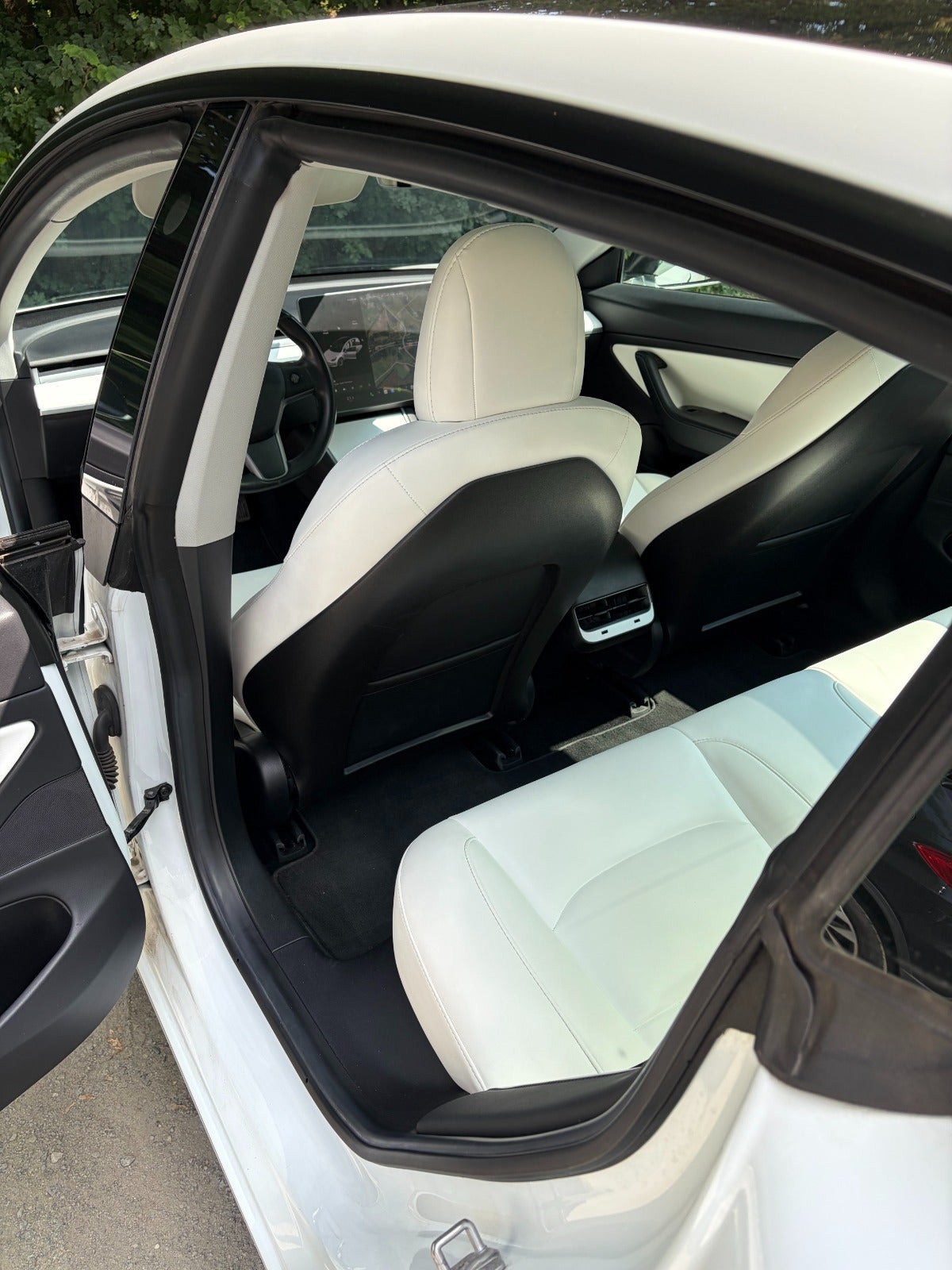Hvid Tesla Model 3 fra 2019