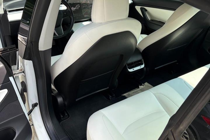 Hvid Tesla Model 3 fra 2019