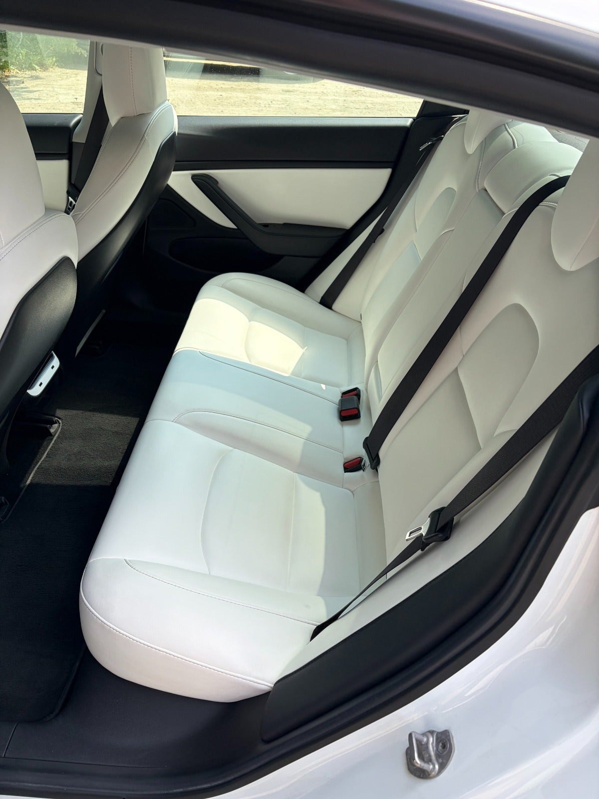 Hvid Tesla Model 3 fra 2019