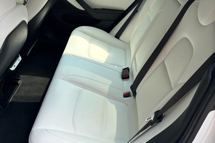 Hvid Tesla Model 3 fra 2019