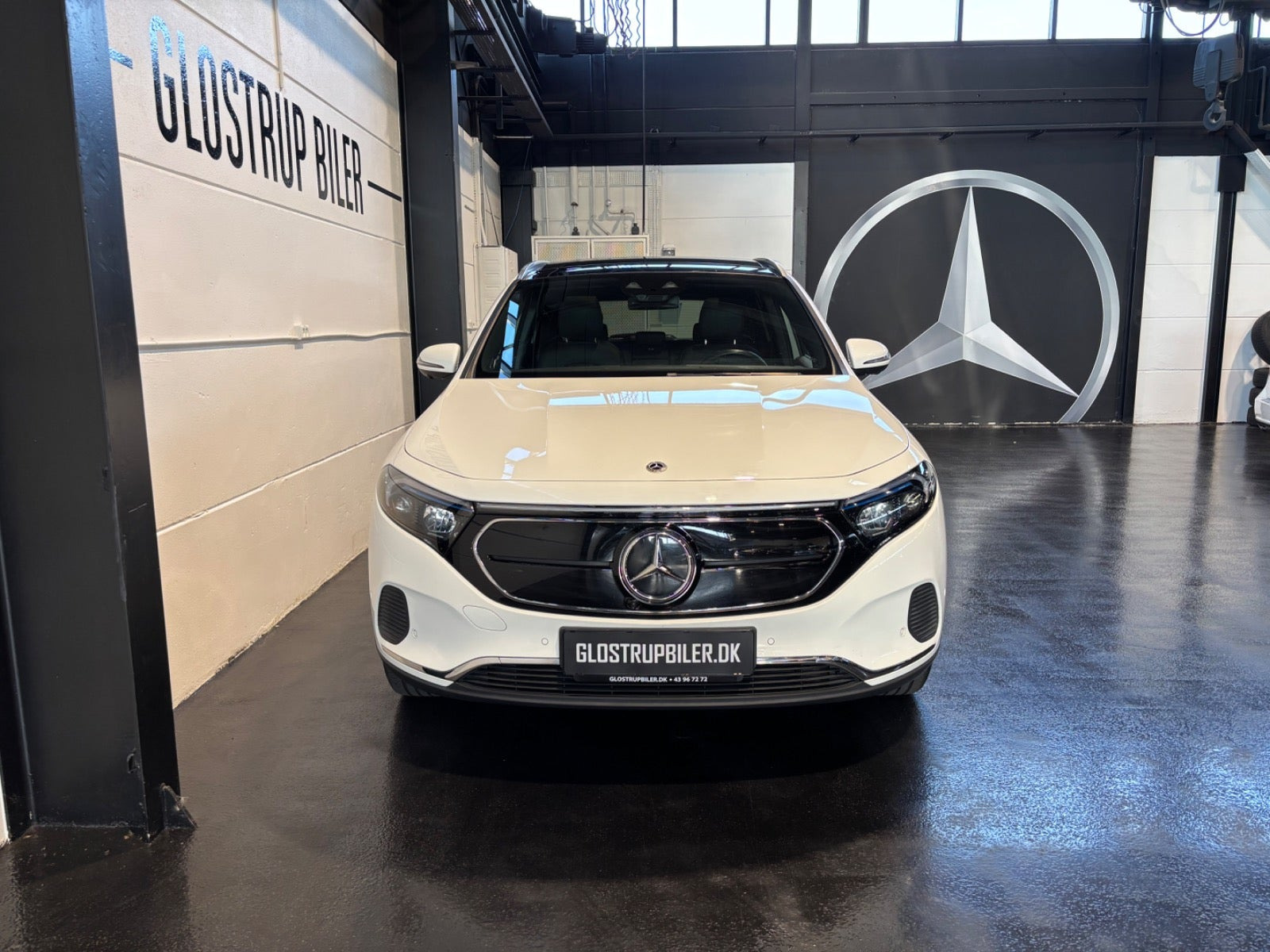 Hvid Mercedes EQA250 fra 2021