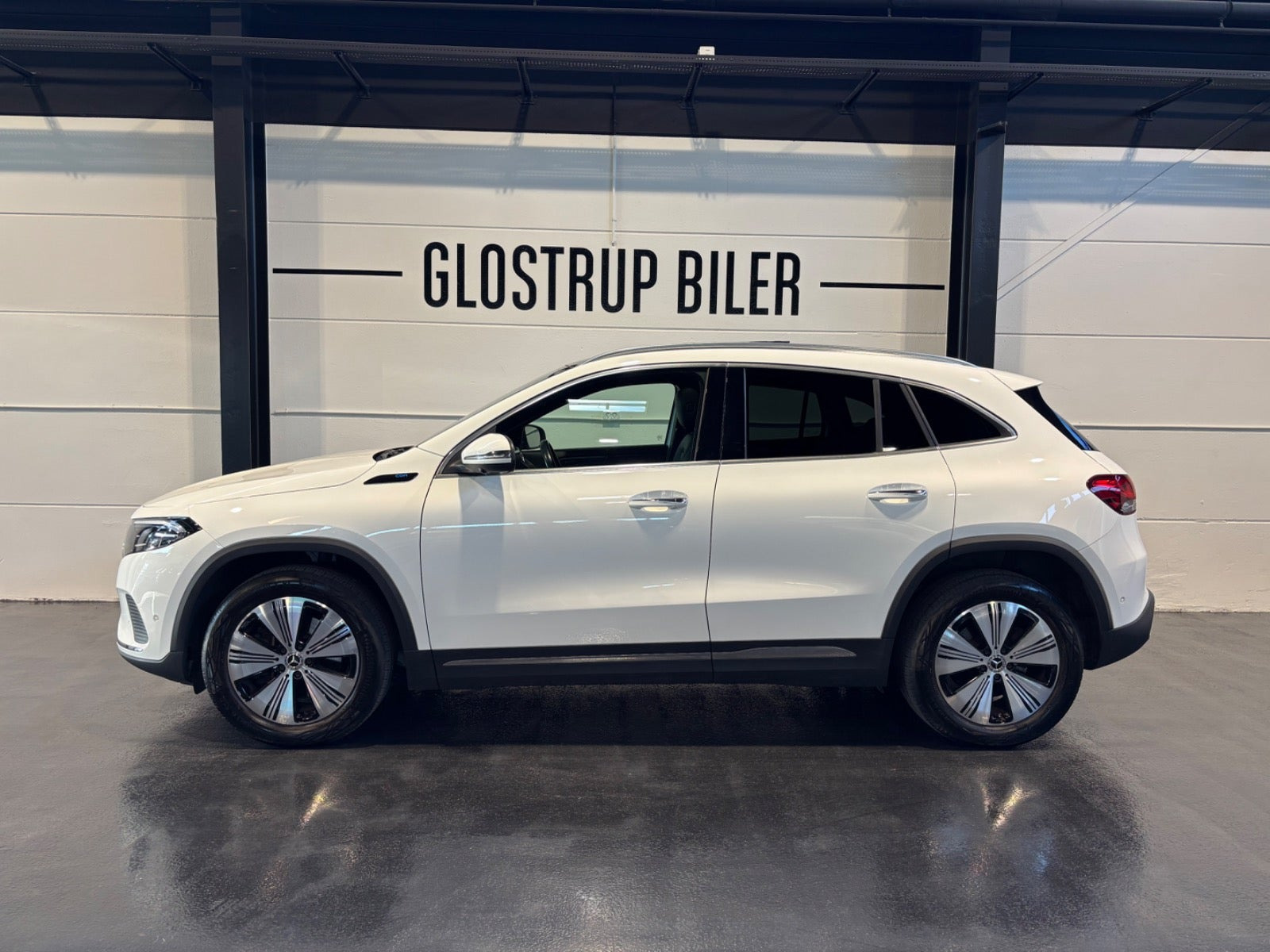 Hvid Mercedes EQA250 fra 2021