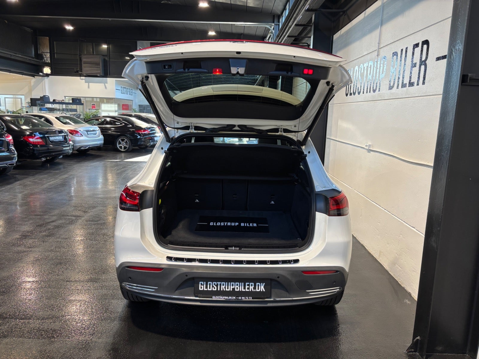 Hvid Mercedes EQA250 fra 2021