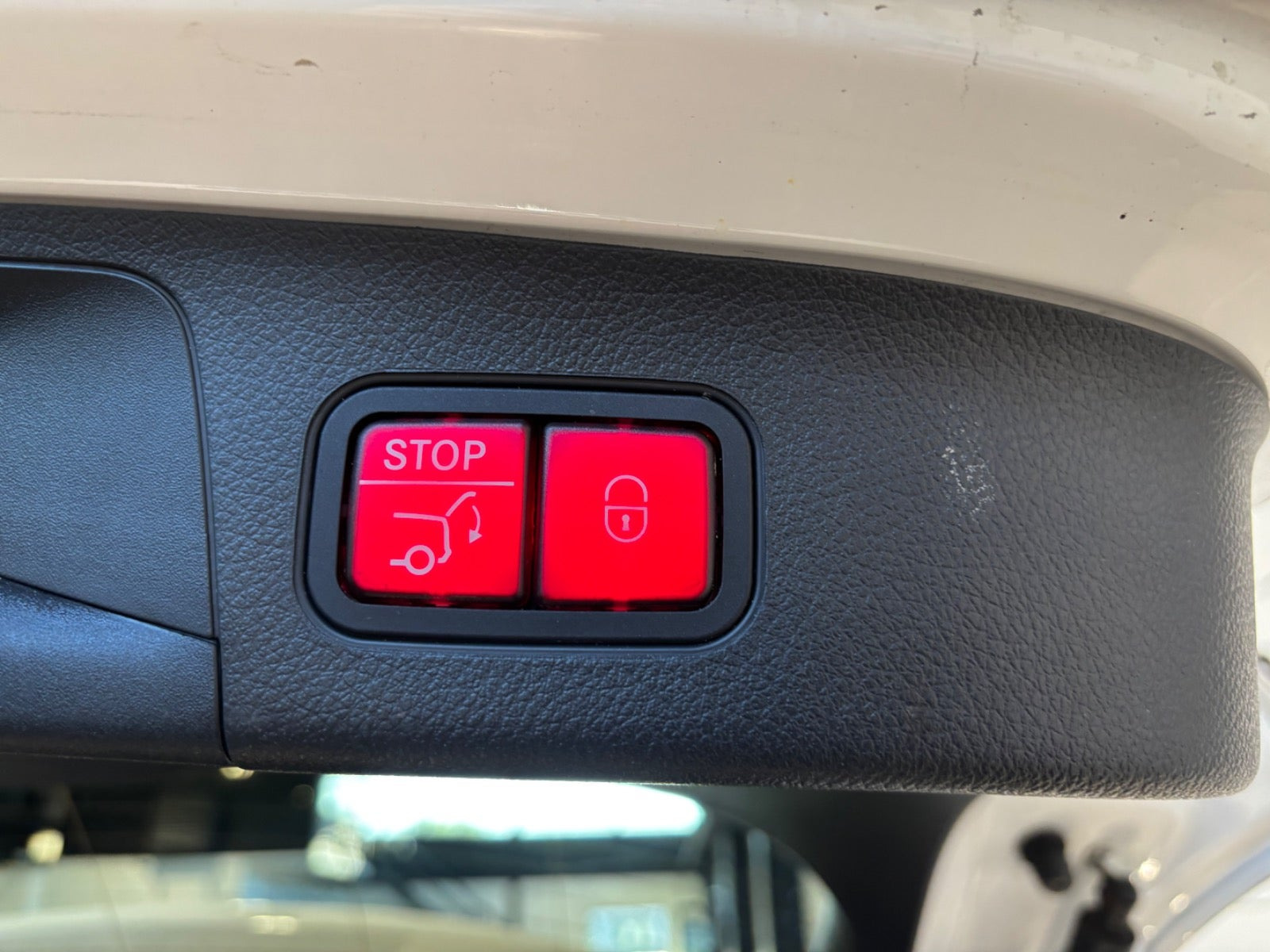 Hvid Mercedes EQA250 fra 2021