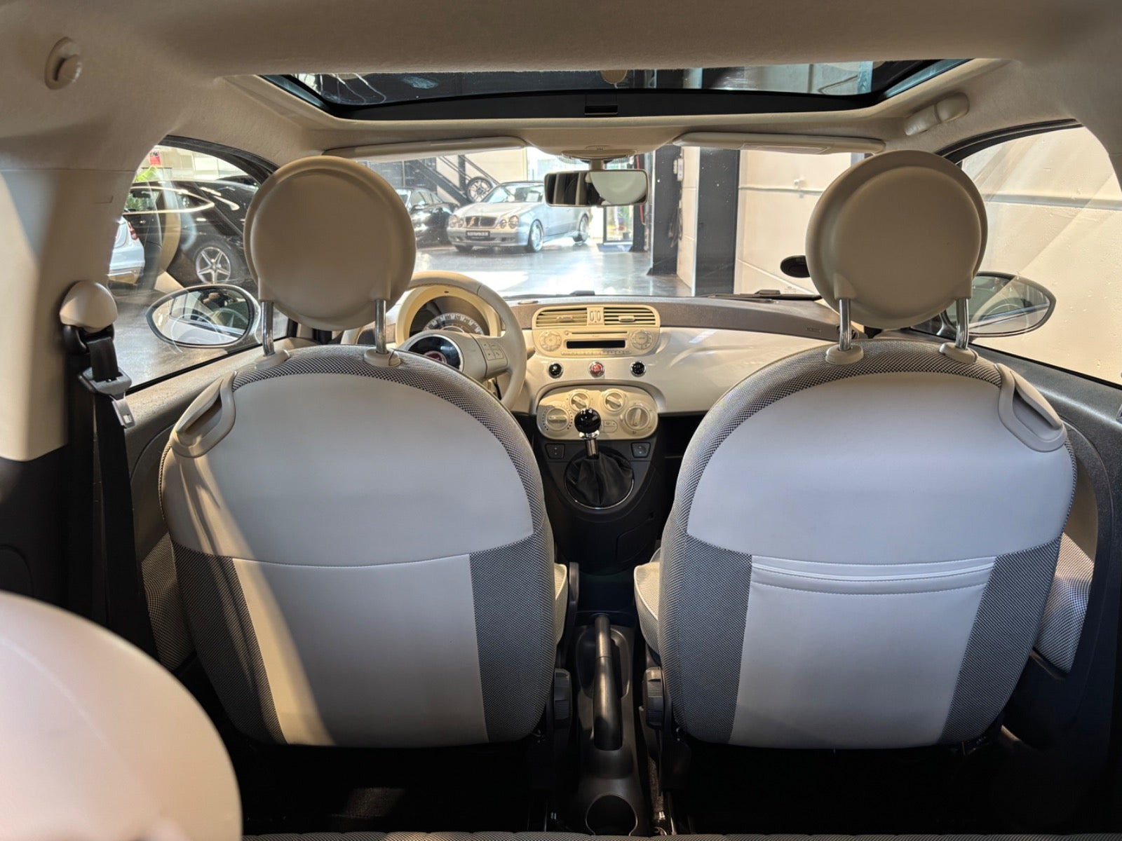 Hvid Fiat 500 fra 2011