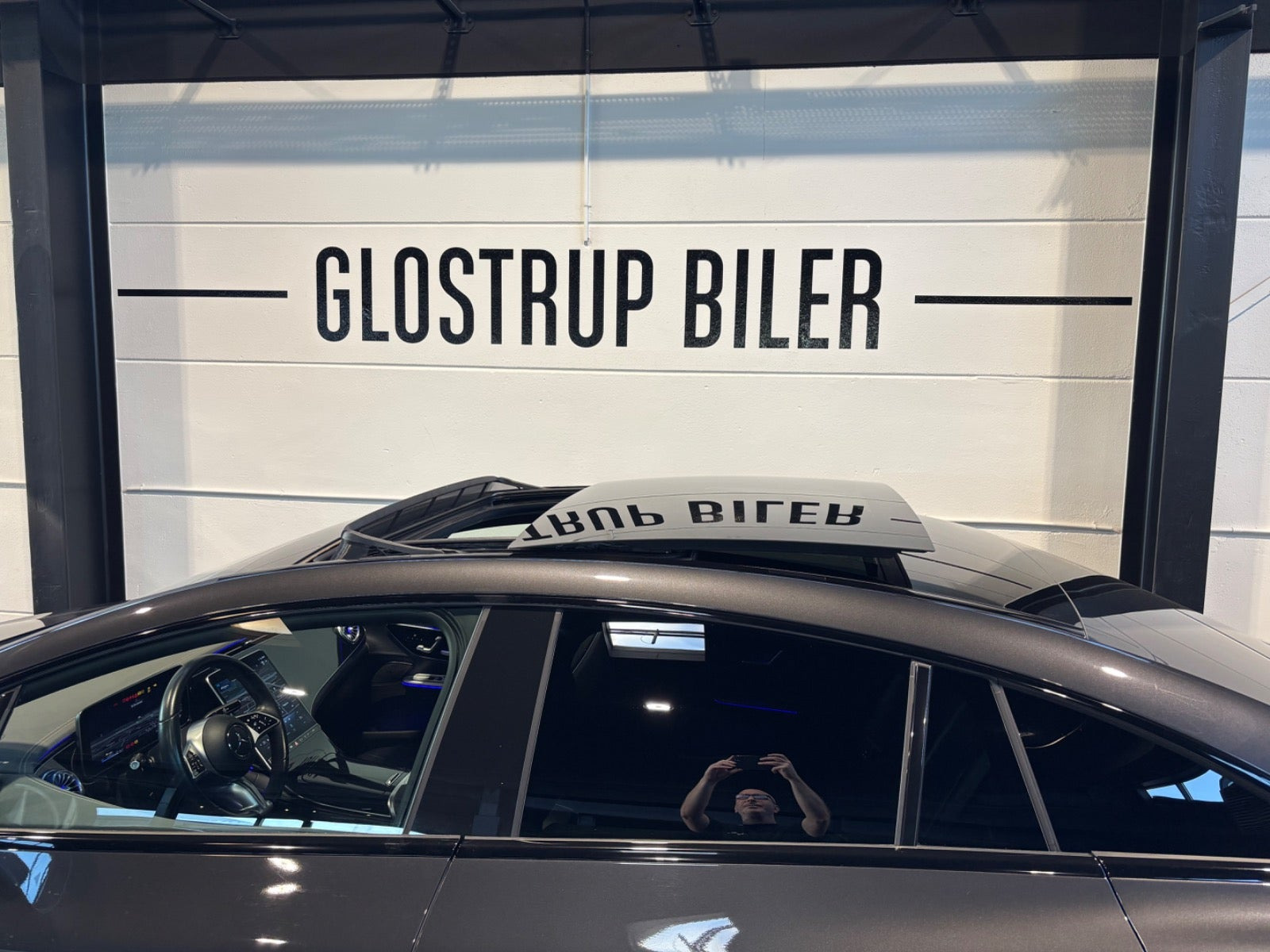 Grå Mercedes EQE350+ fra 2022