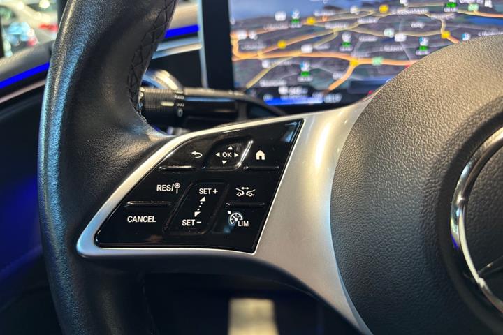 Grå Mercedes EQE350+ fra 2022