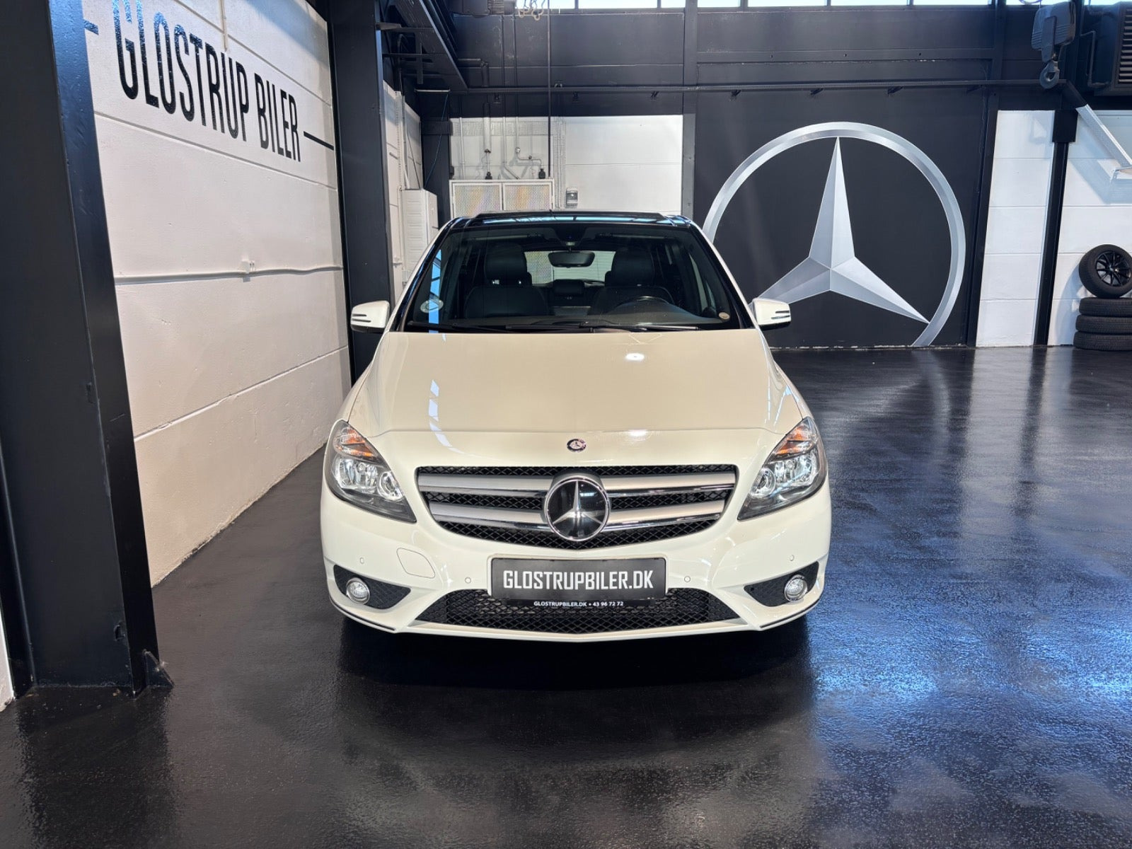 Hvid Mercedes B200 fra 2012