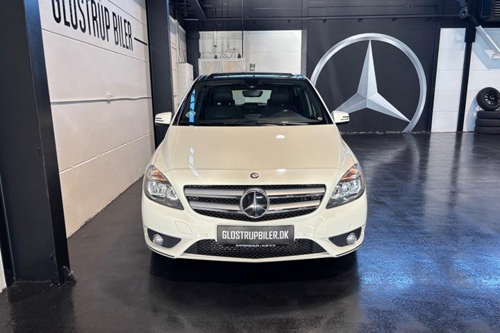 Hvid Mercedes B200 fra 2012