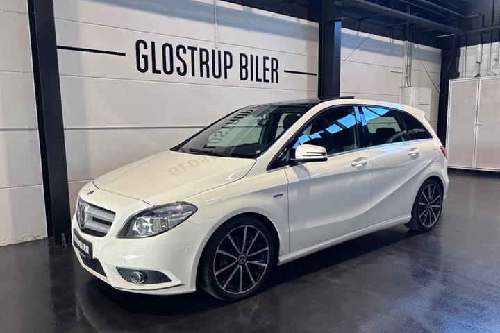 Hvid Mercedes B200 fra 2012