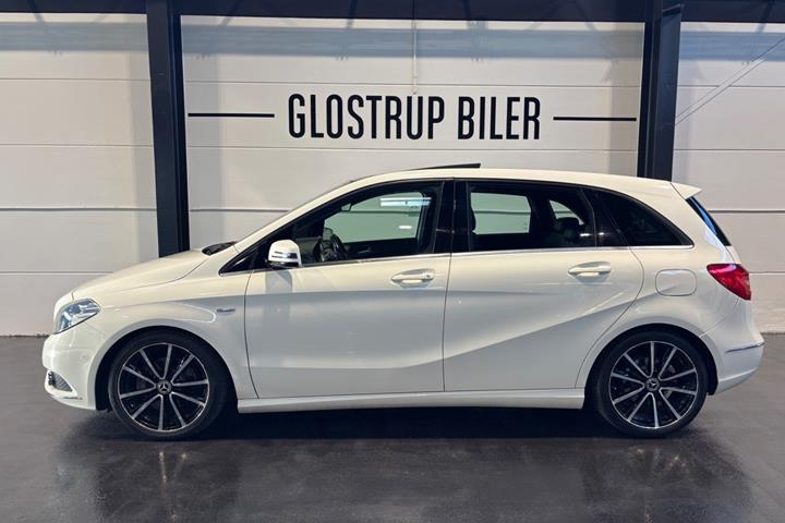 Hvid Mercedes B200 fra 2012