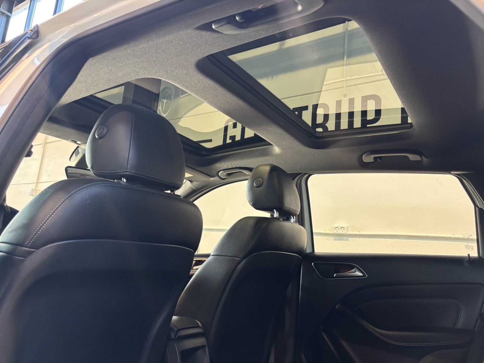 Hvid Mercedes B200 fra 2012