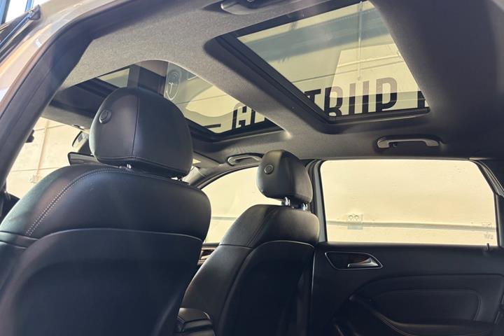 Hvid Mercedes B200 fra 2012