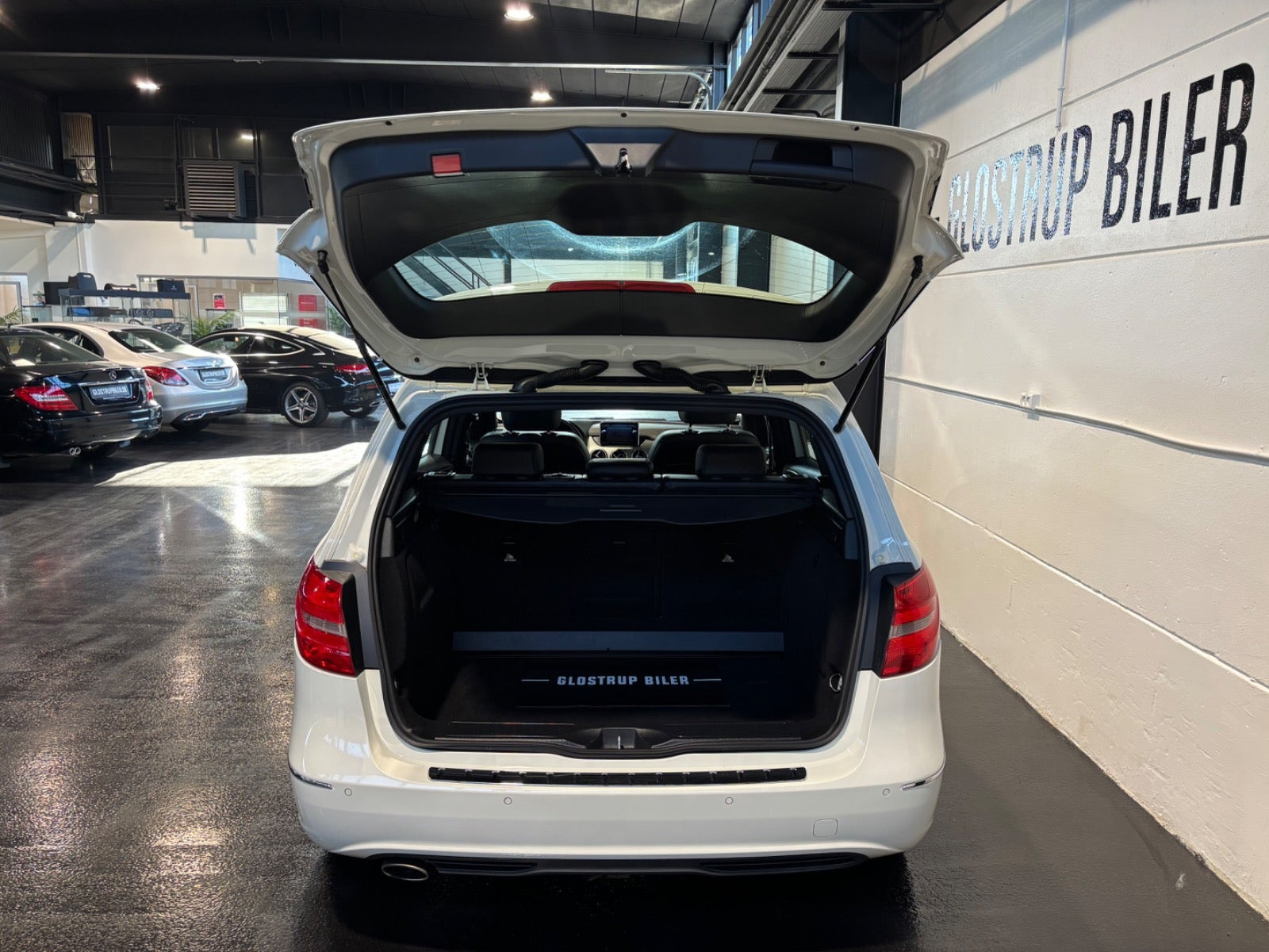Hvid Mercedes B200 fra 2012