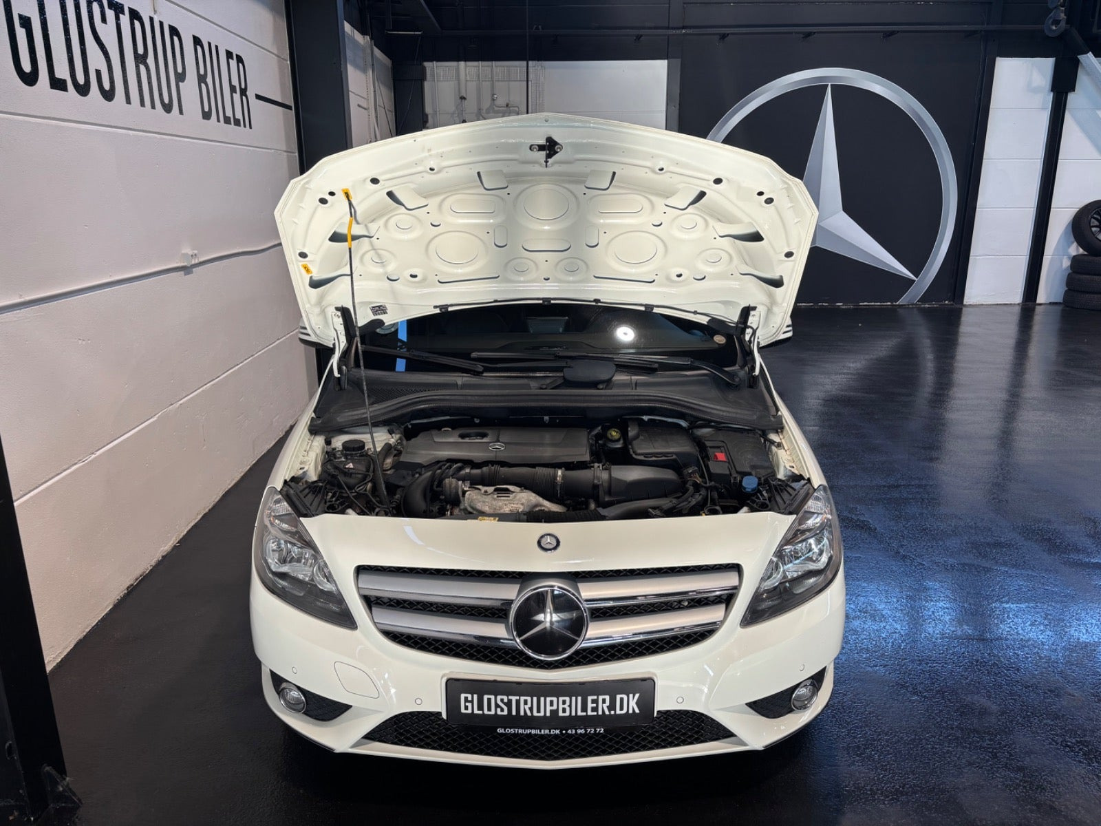 Hvid Mercedes B200 fra 2012