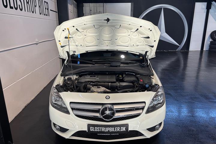 Hvid Mercedes B200 fra 2012