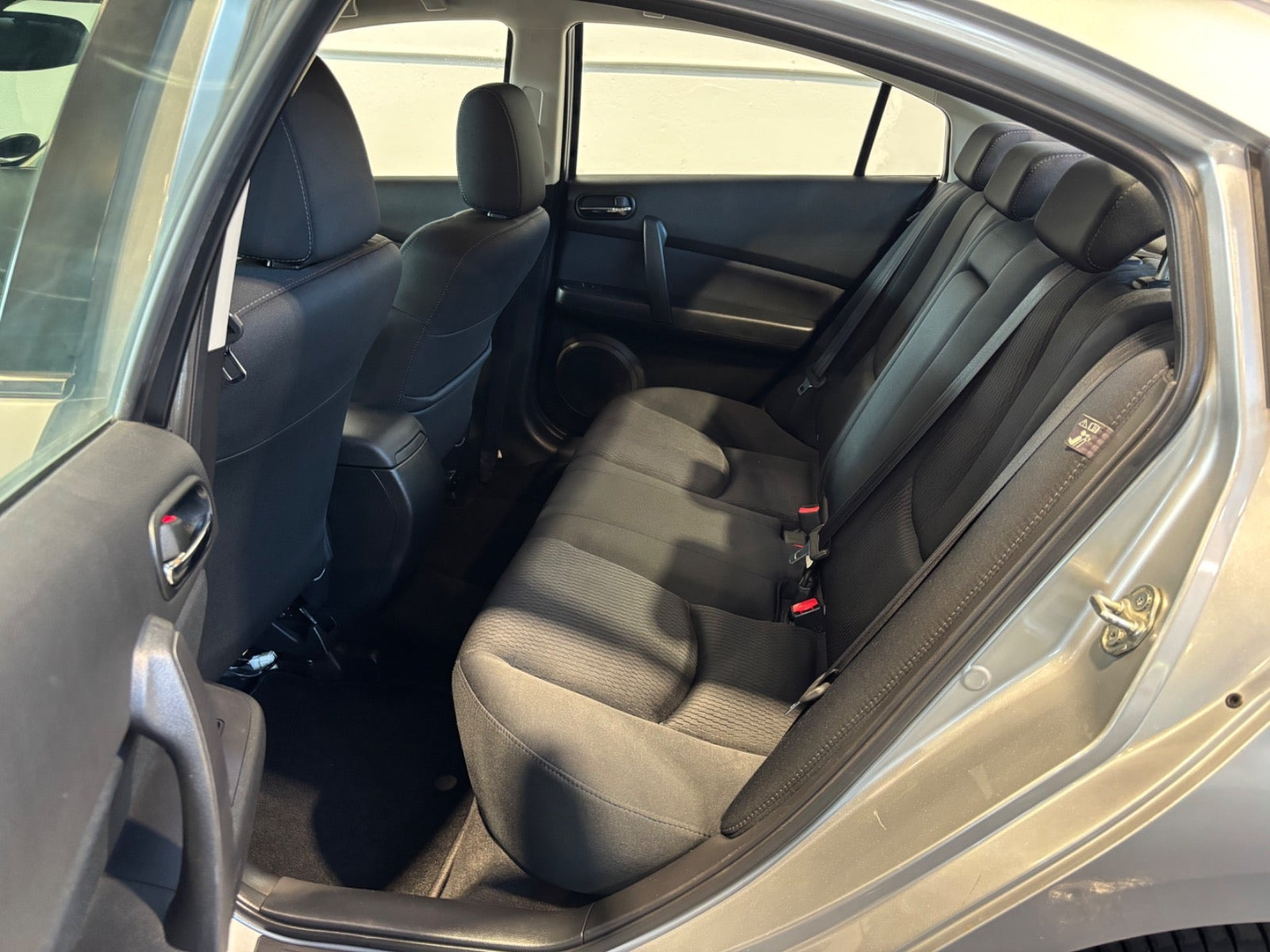 Sølv Mazda 6 fra 2010