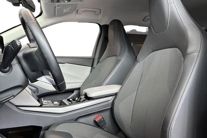 Blå Ford Explorer fra 2024