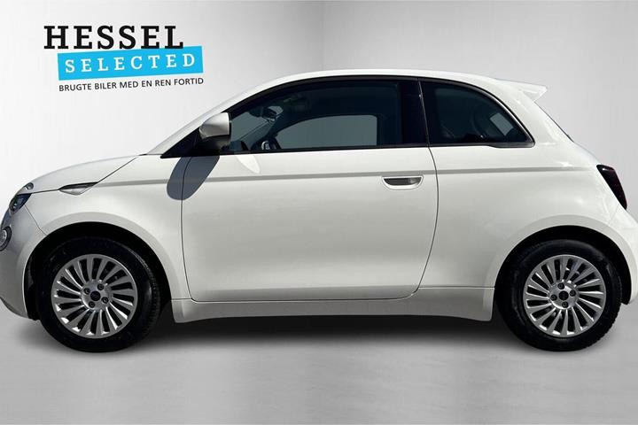 Hvid Fiat 500e fra 2023