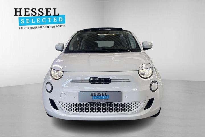 Hvid Fiat 500e fra 2023