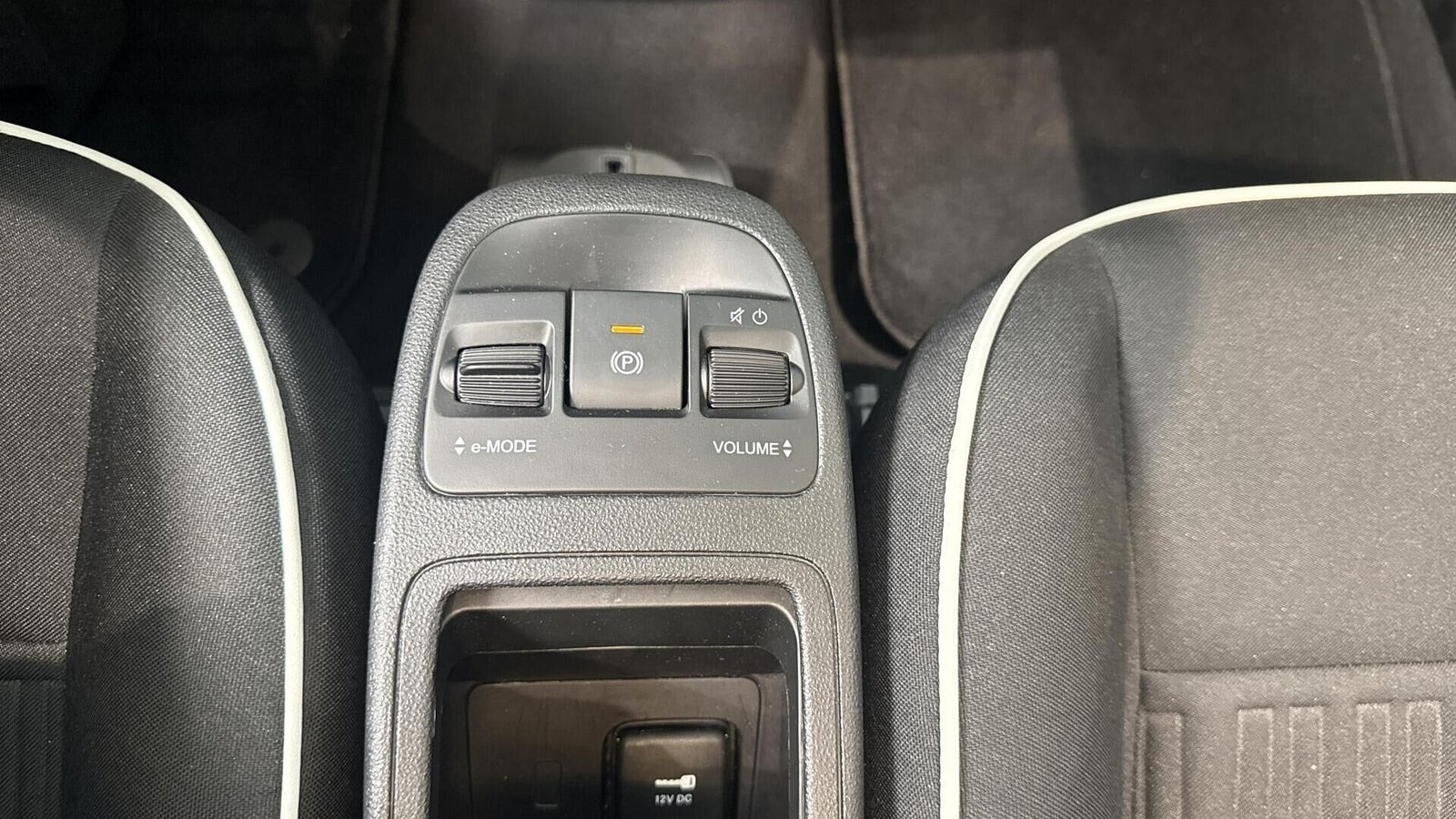 Hvid Fiat 500e fra 2023