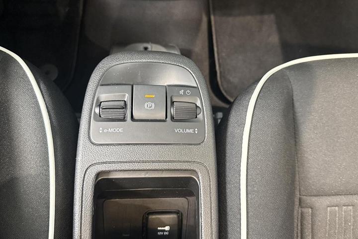Hvid Fiat 500e fra 2023
