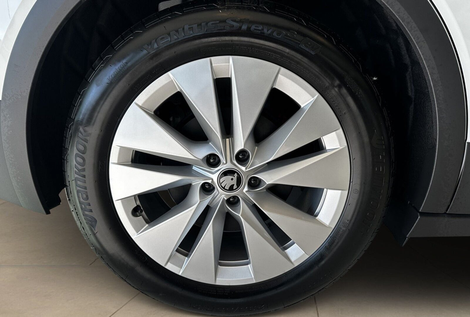 Hvid Skoda Elroq fra 2026