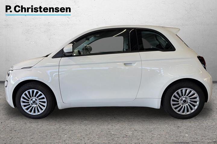 Hvid Fiat 500e fra 2023