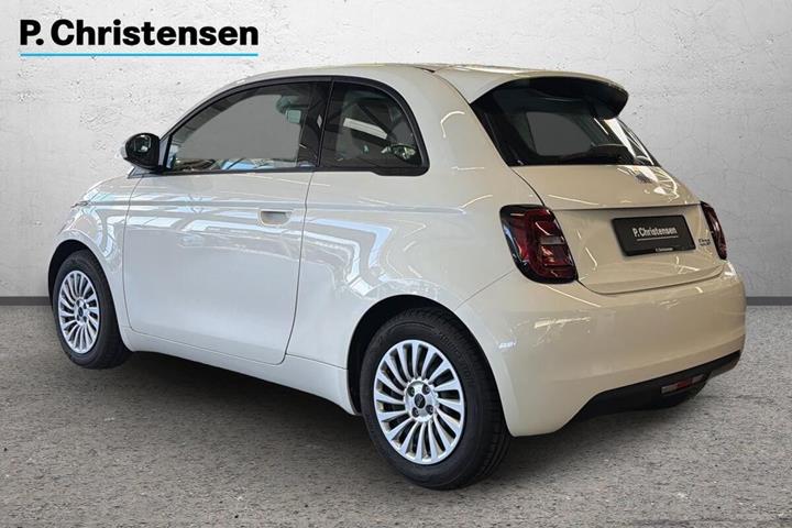 Hvid Fiat 500e fra 2023